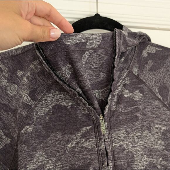 Lululemon Warm Stabilizer 1/2 Zip Hoodie in Incognito Camo, Women's Size 6 - Picture 4 of 5